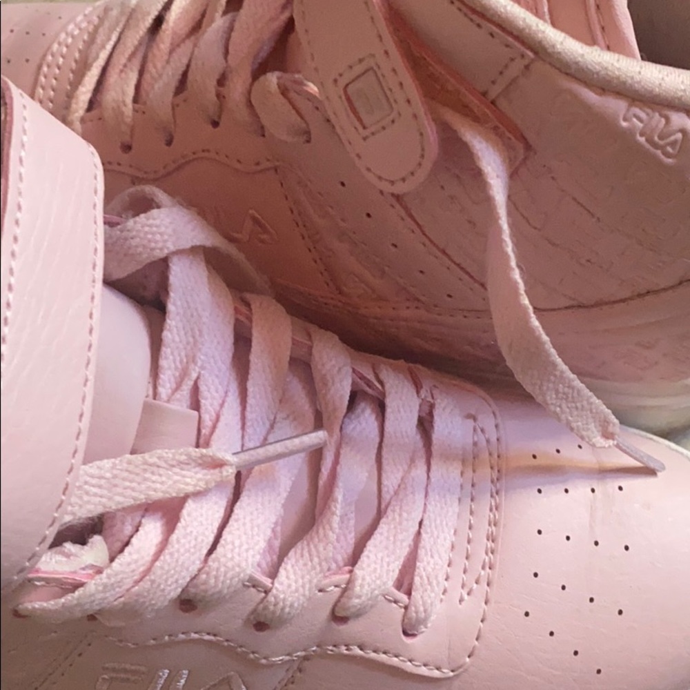 Shoes . - Picture 6 of 7